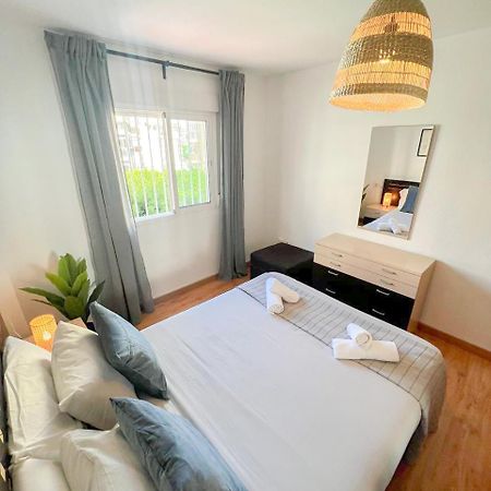 Large & Cozy Centrally Apartment 托雷莫利诺斯 外观 照片