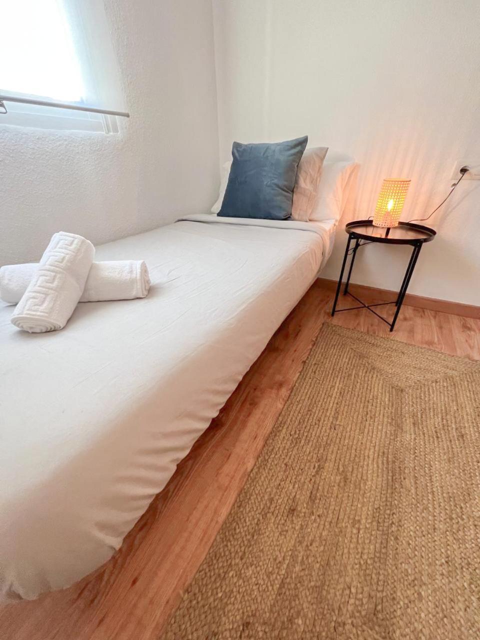 Large & Cozy Centrally Apartment 托雷莫利诺斯 外观 照片