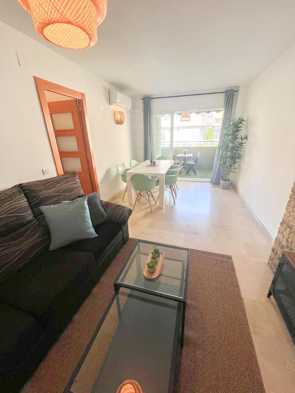 Large & Cozy Centrally Apartment 托雷莫利诺斯 外观 照片