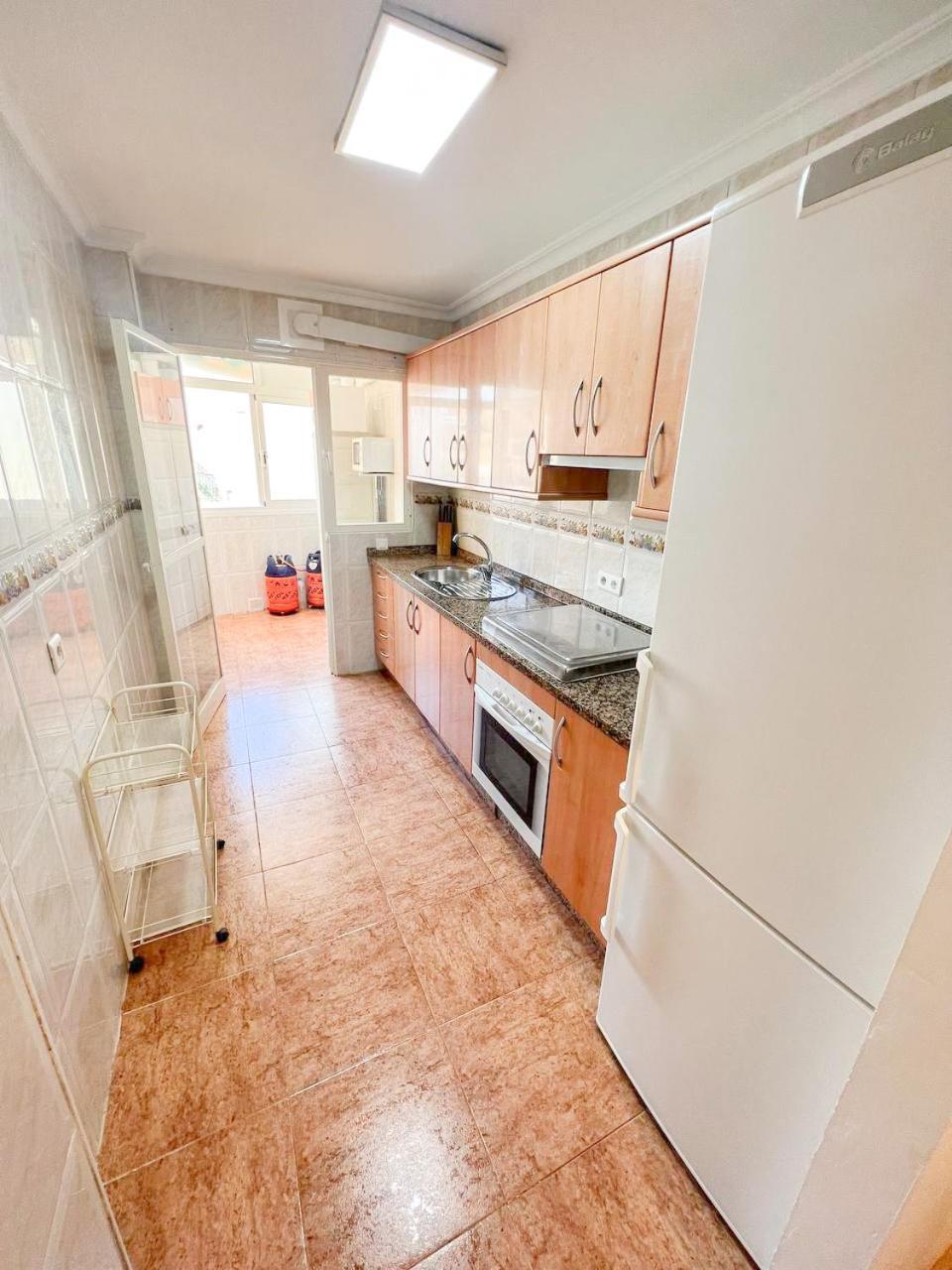 Large & Cozy Centrally Apartment 托雷莫利诺斯 外观 照片