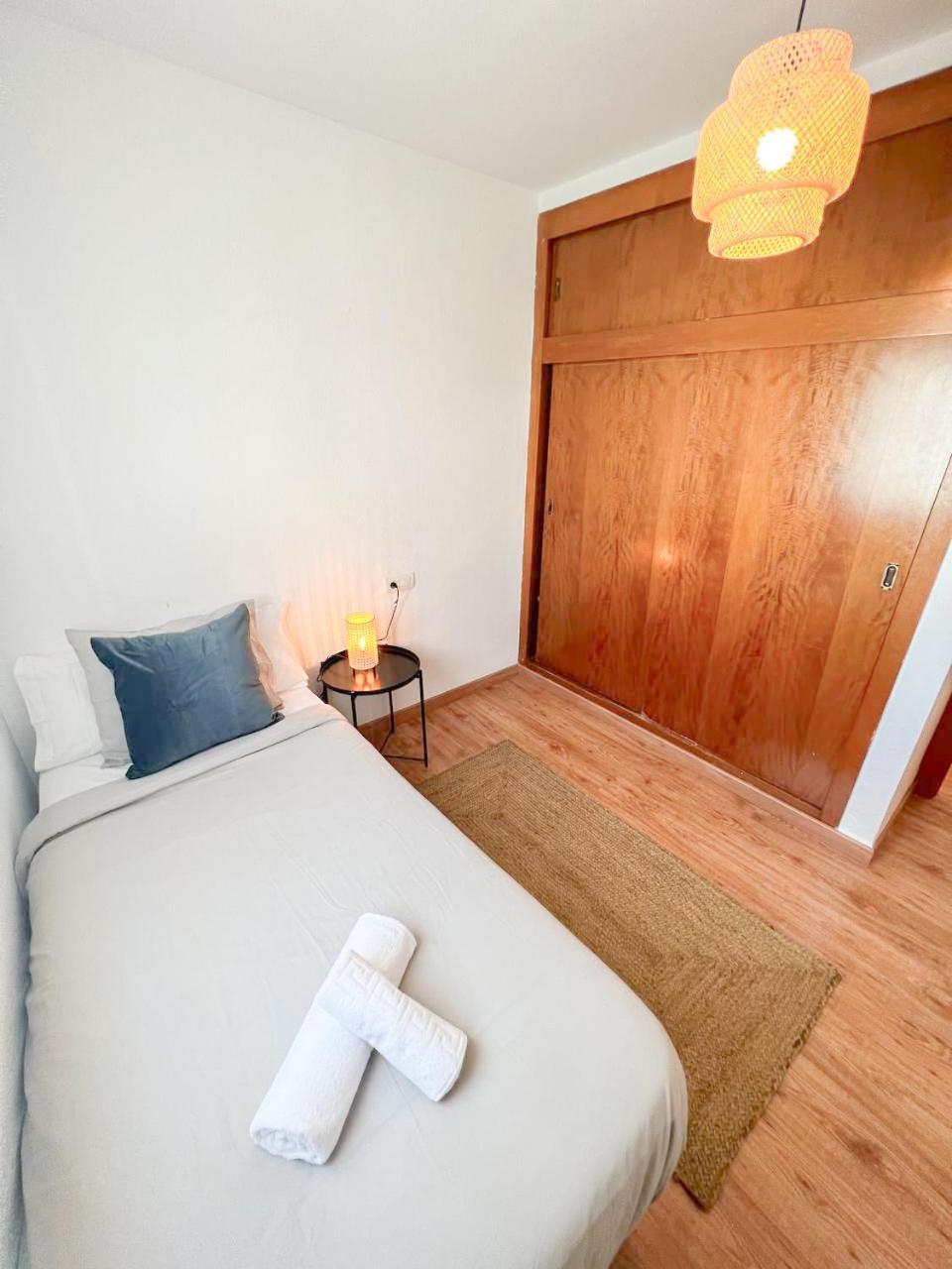 Large & Cozy Centrally Apartment 托雷莫利诺斯 外观 照片