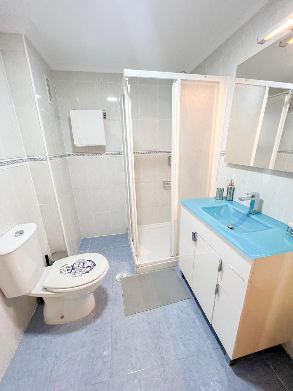 Large & Cozy Centrally Apartment 托雷莫利诺斯 外观 照片