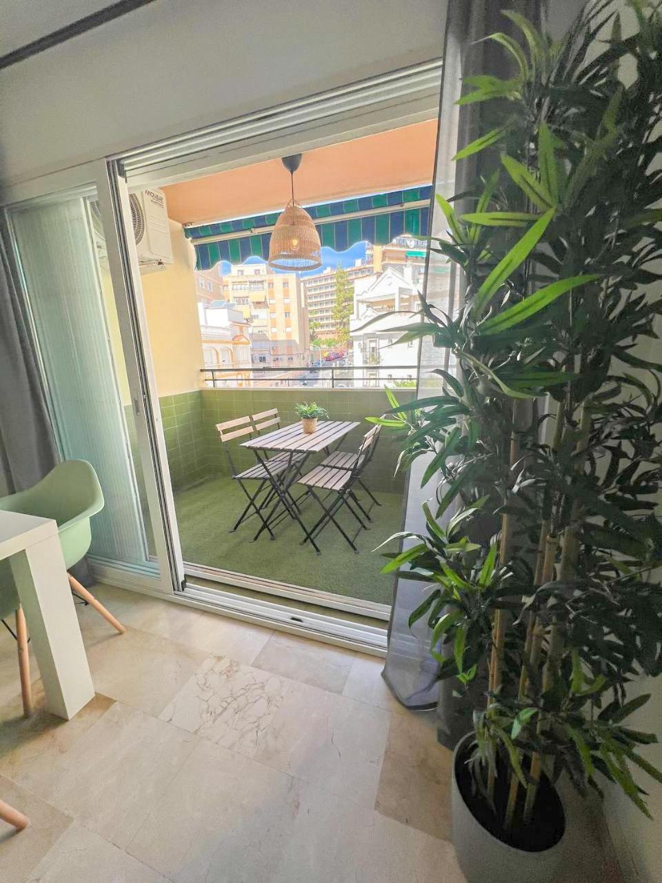 Large & Cozy Centrally Apartment 托雷莫利诺斯 外观 照片