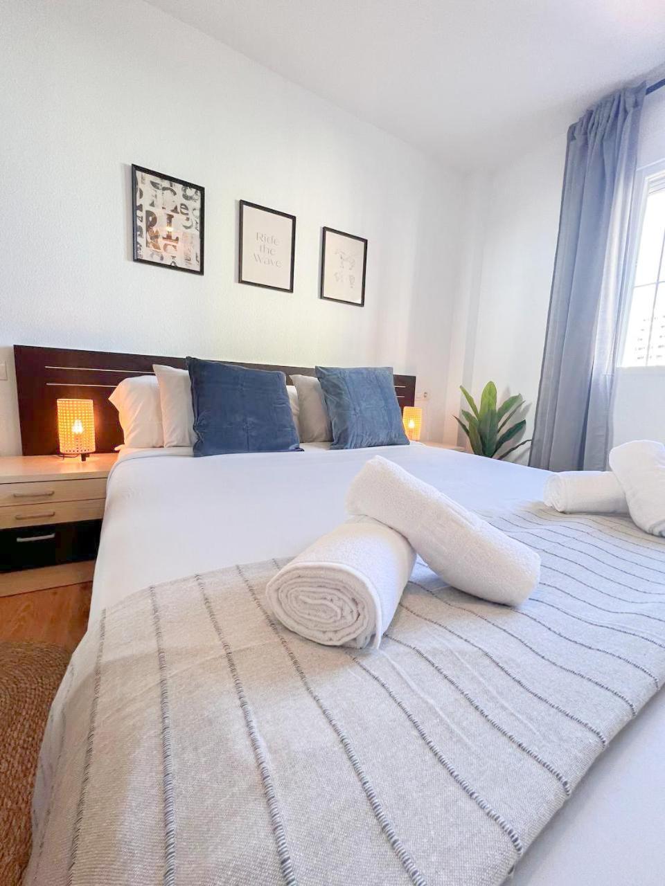 Large & Cozy Centrally Apartment 托雷莫利诺斯 外观 照片