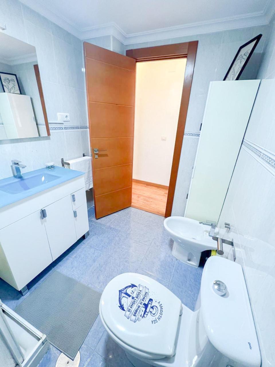 Large & Cozy Centrally Apartment 托雷莫利诺斯 外观 照片
